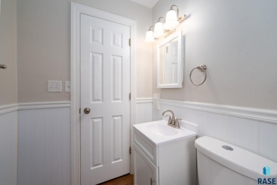 Cute as a button! This quaint one-level home is sure to impress on Elmwood Park Golf Course in South Dakota - for sale on GolfHomes.com, golf home, golf lot