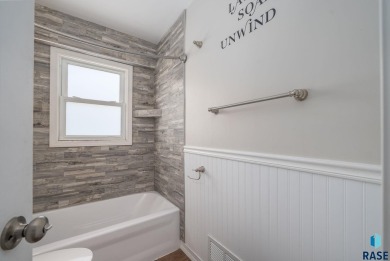 Cute as a button! This quaint one-level home is sure to impress on Elmwood Park Golf Course in South Dakota - for sale on GolfHomes.com, golf home, golf lot