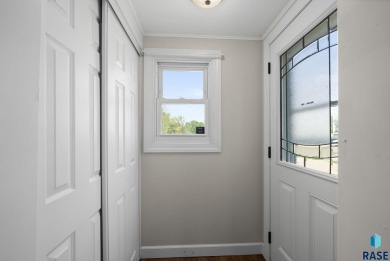 Cute as a button! This quaint one-level home is sure to impress on Elmwood Park Golf Course in South Dakota - for sale on GolfHomes.com, golf home, golf lot