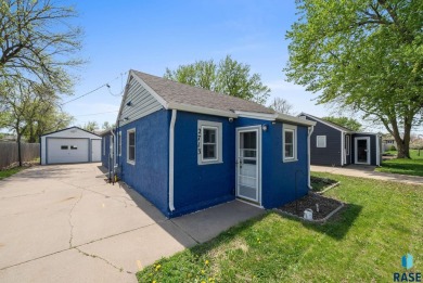 Cute as a button! This quaint one-level home is sure to impress on Elmwood Park Golf Course in South Dakota - for sale on GolfHomes.com, golf home, golf lot