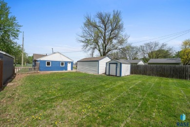 Cute as a button! This quaint one-level home is sure to impress on Elmwood Park Golf Course in South Dakota - for sale on GolfHomes.com, golf home, golf lot