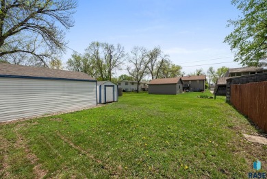 Cute as a button! This quaint one-level home is sure to impress on Elmwood Park Golf Course in South Dakota - for sale on GolfHomes.com, golf home, golf lot