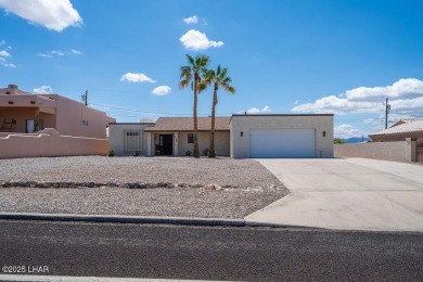 VERY clean 2-bedroom, 2-bathroom home with a versatile den! This on London Bridge Golf Course in Arizona - for sale on GolfHomes.com, golf home, golf lot