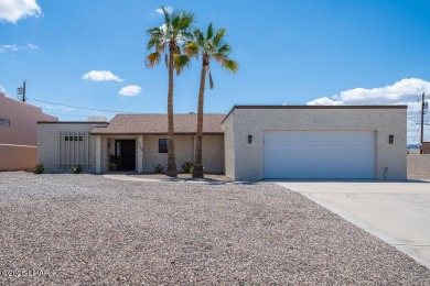 VERY clean 2-bedroom, 2-bathroom home with a versatile den! This on London Bridge Golf Course in Arizona - for sale on GolfHomes.com, golf home, golf lot