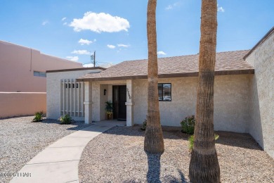 VERY clean 2-bedroom, 2-bathroom home with a versatile den! This on London Bridge Golf Course in Arizona - for sale on GolfHomes.com, golf home, golf lot