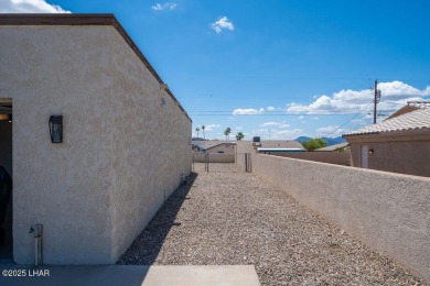 VERY clean 2-bedroom, 2-bathroom home with a versatile den! This on London Bridge Golf Course in Arizona - for sale on GolfHomes.com, golf home, golf lot
