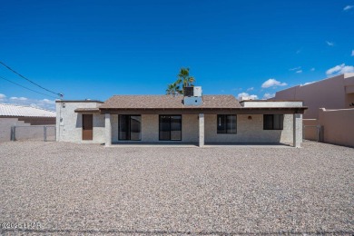 VERY clean 2-bedroom, 2-bathroom home with a versatile den! This on London Bridge Golf Course in Arizona - for sale on GolfHomes.com, golf home, golf lot