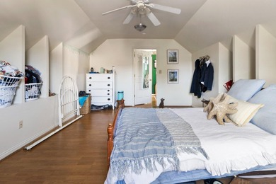 Vacation year round* Walk to Public Golf Course, lake for on Lakeside Golf Course in Kentucky - for sale on GolfHomes.com, golf home, golf lot