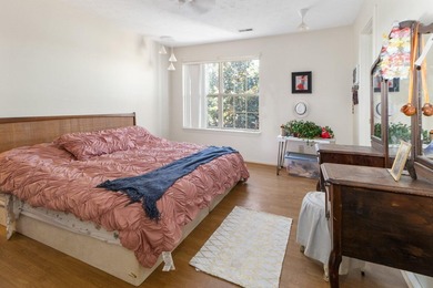 Vacation year round* Walk to Public Golf Course, lake for on Lakeside Golf Course in Kentucky - for sale on GolfHomes.com, golf home, golf lot