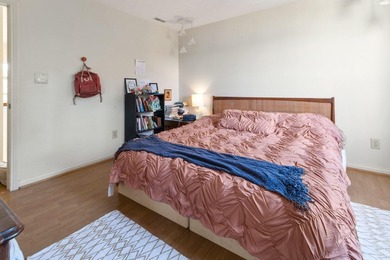 Vacation year round* Walk to Public Golf Course, lake for on Lakeside Golf Course in Kentucky - for sale on GolfHomes.com, golf home, golf lot