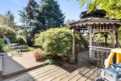 Vacation year round* Walk to Public Golf Course, lake for on Lakeside Golf Course in Kentucky - for sale on GolfHomes.com, golf home, golf lot