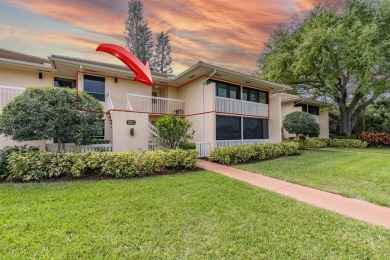 Immaculate 2nd floor three-bedroom, two-bathroom condo on Pipers Landing Country Club in Florida - for sale on GolfHomes.com, golf home, golf lot