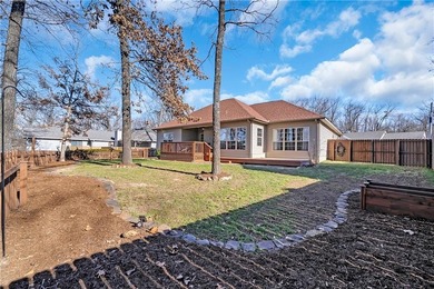 Welcome to this newly refreshed 4-bed, 2-bath home in the on Bella Vista - Metfield Golf Complex and Country Club in Arkansas - for sale on GolfHomes.com, golf home, golf lot