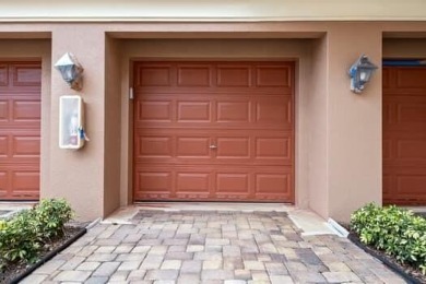 TAKE A LOOK AT THIS SHARP & CONTEMPORARY 3 BEDROOM 2 1/2 BATH on Gator Trace Golf and Country Club in Florida - for sale on GolfHomes.com, golf home, golf lot