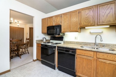 Bright and light open floor plan with vaulted ceiling height for on Bloomingdale Golf Club in Illinois - for sale on GolfHomes.com, golf home, golf lot