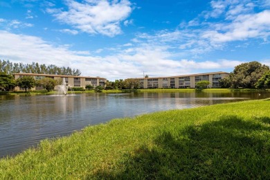 Fully renovated 1-bedroom, 1-bathroom condo offers beautiful on Wynmoor Golf Course in Florida - for sale on GolfHomes.com, golf home, golf lot