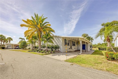 Under contract-accepting backup offers. Three bedroom 2005 Palm on Maple Leaf Golf and Country Club in Florida - for sale on GolfHomes.com, golf home, golf lot