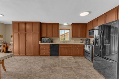 Welcome to easy desert living in the highly sought-after Mission on Mission Lakes Country Club in California - for sale on GolfHomes.com, golf home, golf lot