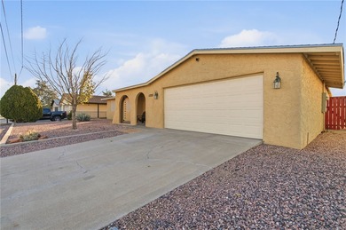 Charming 3-bedroom, 2-bath home offering 1,393 sq ft of on Cerbat Cliffs Golf Course in Arizona - for sale on GolfHomes.com, golf home, golf lot