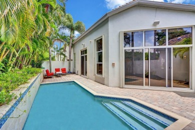 Light & open, this lovely 2-story home of 3 bedrooms & 2 1/2 on Woodfield Country Club in Florida - for sale on GolfHomes.com, golf home, golf lot