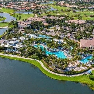 Light & open, this lovely 2-story home of 3 bedrooms & 2 1/2 on Woodfield Country Club in Florida - for sale on GolfHomes.com, golf home, golf lot