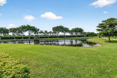 Charming 3 bedroom 2 bath villa on a quiet cul-de-sac. Stunning on  in Florida - for sale on GolfHomes.com, golf home, golf lot