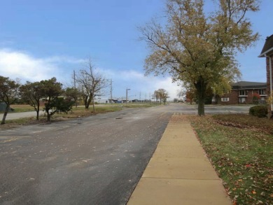 Look at this spacious condo in sought after Downers Grove area on Downers Grove Golf Club in Illinois - for sale on GolfHomes.com, golf home, golf lot