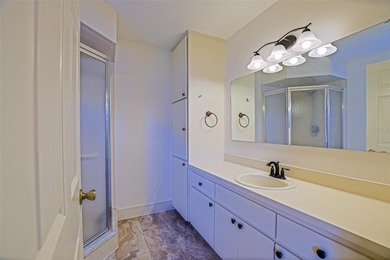 Under contract-accepting backup offers. This is a Spruce Creek on The Links of Spruce Creek in Florida - for sale on GolfHomes.com, golf home, golf lot