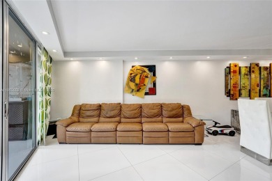 Spacious 2-bed, 2-bath condo in the heart of Inverrary! This on Inverrary Country Club in Florida - for sale on GolfHomes.com, golf home, golf lot