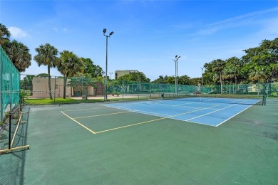 Spacious 2-bed, 2-bath condo in the heart of Inverrary! This on Inverrary Country Club in Florida - for sale on GolfHomes.com, golf home, golf lot