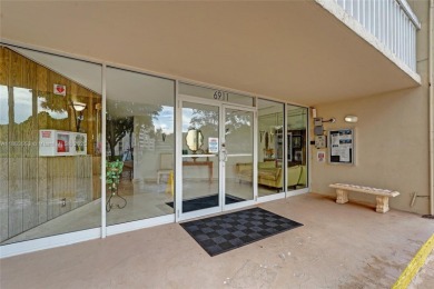 Spacious 2-bed, 2-bath condo in the heart of Inverrary! This on Inverrary Country Club in Florida - for sale on GolfHomes.com, golf home, golf lot