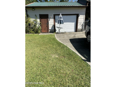 SELLER IS OFFERING $4,000.... USE AS YOU CHOOSE******
NEW ROOF on Jacksonville Country Club in North Carolina - for sale on GolfHomes.com, golf home, golf lot