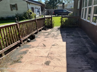 SELLER IS OFFERING $4,000.... USE AS YOU CHOOSE******
NEW ROOF on Jacksonville Country Club in North Carolina - for sale on GolfHomes.com, golf home, golf lot