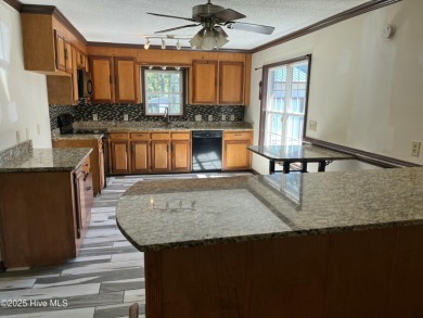 SELLER IS OFFERING $4,000.... USE AS YOU CHOOSE******
NEW ROOF on Jacksonville Country Club in North Carolina - for sale on GolfHomes.com, golf home, golf lot