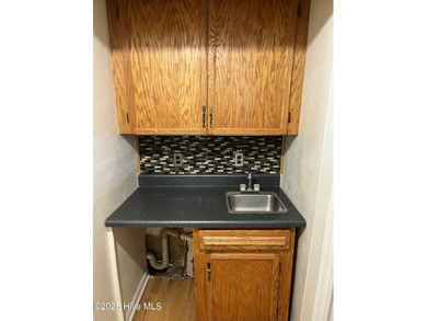 HOME IS NEAR COUNTRY CLUB GOLF COURSE...... LARGE LOT...... 0.59 on Jacksonville Country Club in North Carolina - for sale on GolfHomes.com, golf home, golf lot