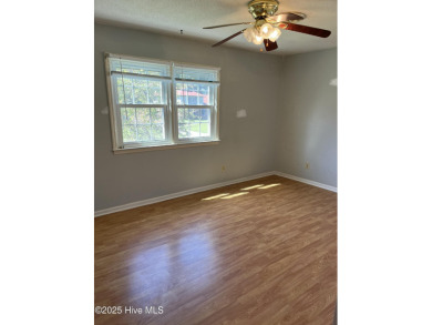 SELLER IS OFFERING $4,000.... USE AS YOU CHOOSE******
NEW ROOF on Jacksonville Country Club in North Carolina - for sale on GolfHomes.com, golf home, golf lot