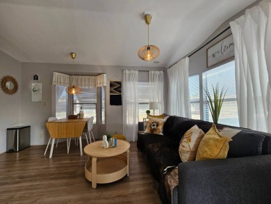 Beautifully updated 1BD 1BA home with an AZ room and office nook on Viewpoint Golf Resort in Arizona - for sale on GolfHomes.com, golf home, golf lot