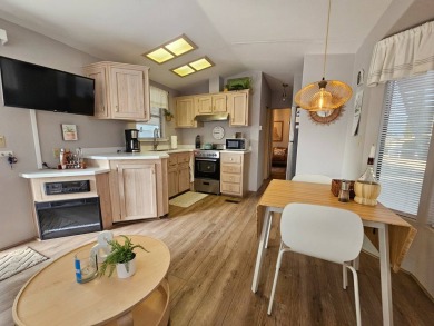Beautifully updated 1BD 1BA home with an AZ room and office nook on Viewpoint Golf Resort in Arizona - for sale on GolfHomes.com, golf home, golf lot