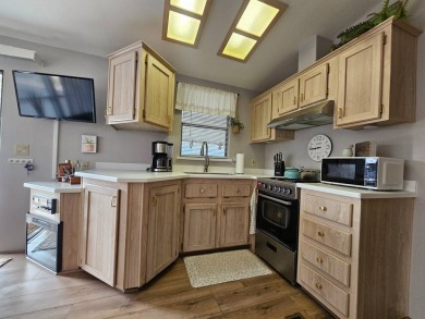 Beautifully updated 1BD 1BA home with an AZ room and office nook on Viewpoint Golf Resort in Arizona - for sale on GolfHomes.com, golf home, golf lot
