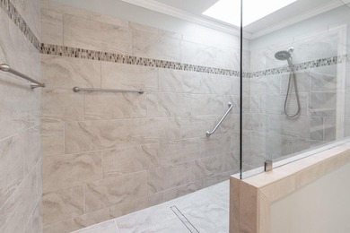 This 4bd 3.5ba home is designed for both comfortable daily on Woodside Plantation Country Club in South Carolina - for sale on GolfHomes.com, golf home, golf lot