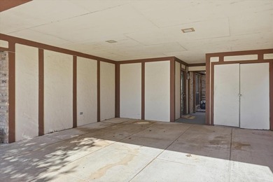 LOCATION o CHARM o AMENITIES GALORE! Enjoy the lifestyle of on Pecan Plantation Country Club in Texas - for sale on GolfHomes.com, golf home, golf lot