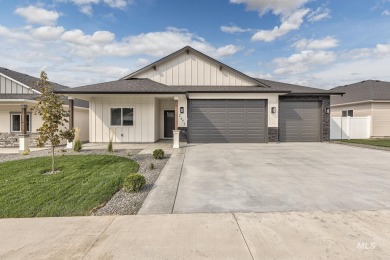 This unique split bedroom open floor plan offers living at its on Scotch Pines Golf Course in Idaho - for sale on GolfHomes.com, golf home, golf lot