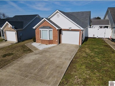 This beautifully updated patio home offers the perfect blend of on Arrowhead Golf Club in Kentucky - for sale on GolfHomes.com, golf home, golf lot