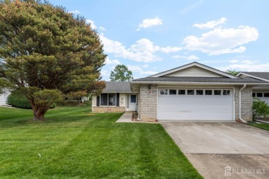 Public: Discover easy one-level living in this charming end unit on Clearbrook Golf Club in New Jersey - for sale on GolfHomes.com, golf home, golf lot