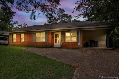 Welcome to this charming 3-bedroom, 2-bathroom home, ideally on Querbes Park Golf Course in Louisiana - for sale on GolfHomes.com, golf home, golf lot