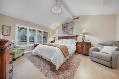Stunningly remodeled 2BD + den, 3.5BA Laramie model in The Lakes on The Lakes Country Club in California - for sale on GolfHomes.com, golf home, golf lot