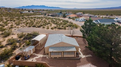 BEAUTIFUL WELL KEPT HOME WITH AN ARIZONA ROOM IN THE BACK!!! on Valle Vista Golf Course in Arizona - for sale on GolfHomes.com, golf home, golf lot