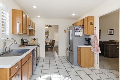 BEAUTIFUL WELL KEPT HOME WITH AN ARIZONA ROOM IN THE BACK!!! on Valle Vista Golf Course in Arizona - for sale on GolfHomes.com, golf home, golf lot