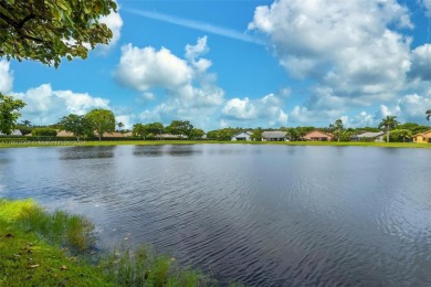 3/3 townhome with 1670 ht sqt ft. in the Pine Island Ridge on Pine Island Ridge Country Club in Florida - for sale on GolfHomes.com, golf home, golf lot