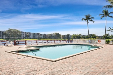 3/3 townhome with 1670 ht sqt ft. in the Pine Island Ridge on Pine Island Ridge Country Club in Florida - for sale on GolfHomes.com, golf home, golf lot